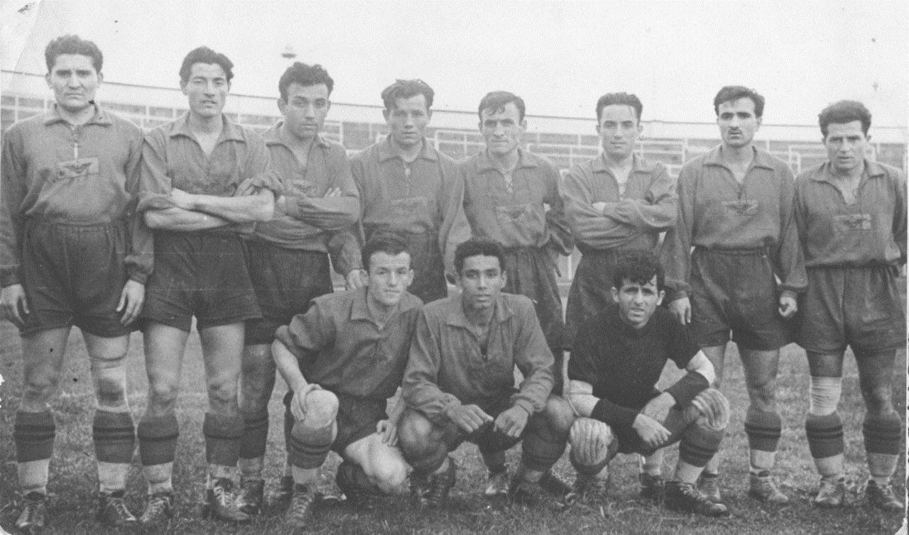 Eskisehir_Demirspor_Kulubu_1938_senesi_Milli_Kume_harici_Turkiye_birincisi_olan_futbol_takimi.jpg