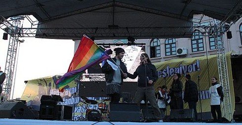 LGBTI-orgutler-adina-konusan-Sevval-Kilic-ve-Boysan-Yakar.jpg