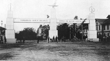 eskisehir-istasyonu-1920lerde-yurdumuzu-demira__larla-ormek-en-buyuk-azmimizdir-1.jpg